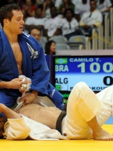 Tiago Camilo levou o bronze no Grand Slam do Rio (Foto: Daniel Zappe/Fotocom.net)