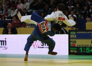 Judoca Brasileiro aplicando um Ura Nage