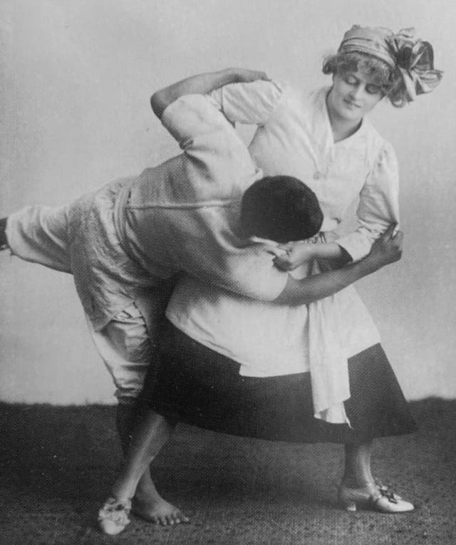 Defesa pessoal feminina em 1905 - © Michel Brousse collection