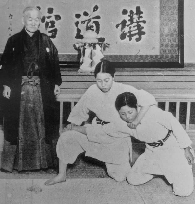 Jigoro Kano ensinando Kata - © Kodokan Institute